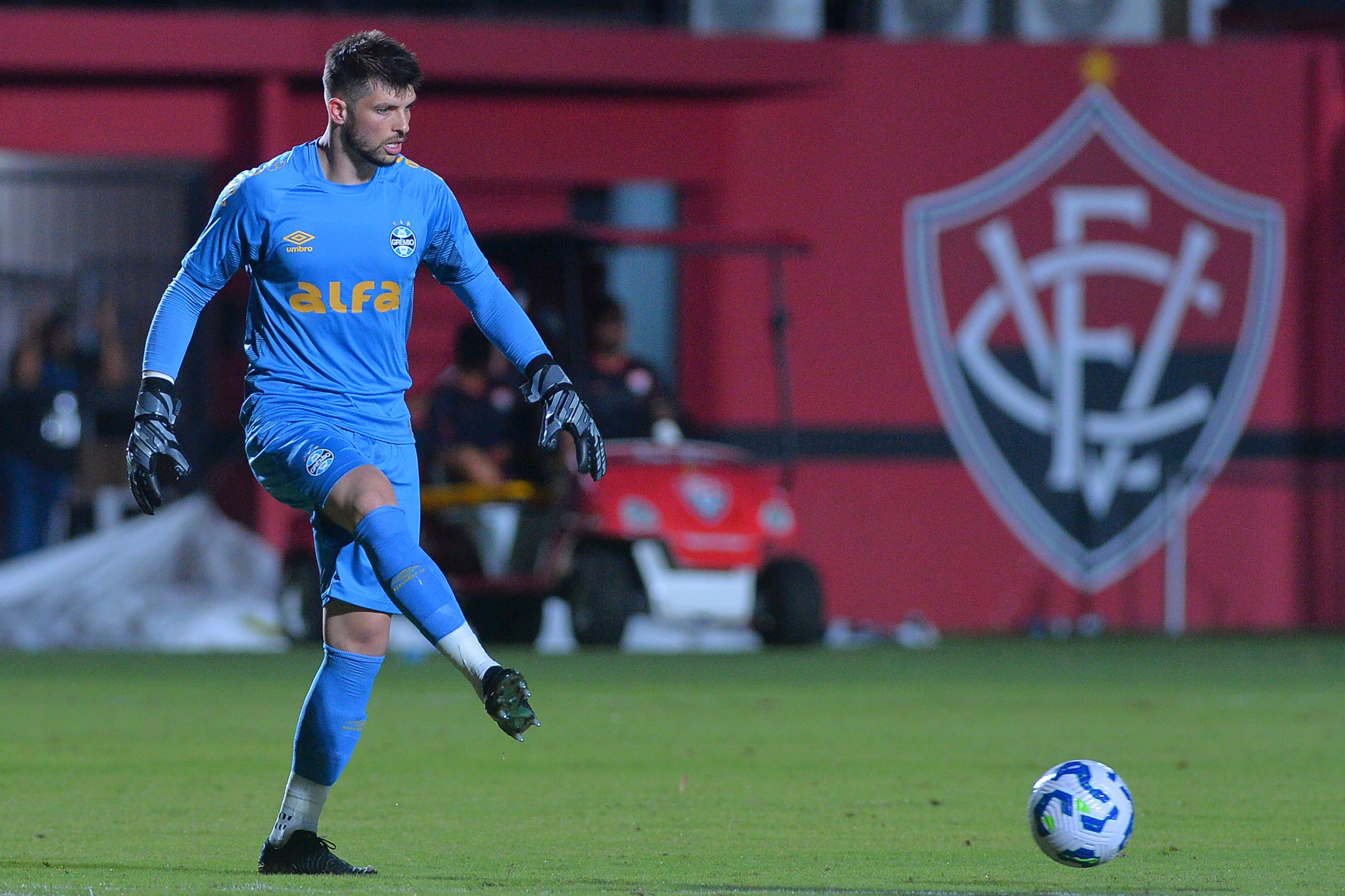 Volpi reconhece falha em gol do Grêmio e menciona problema com refletor