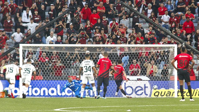 Gol de Vitor Bueno em Athletico x Palmeiras