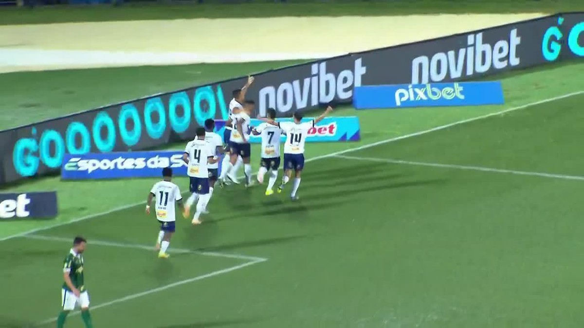 Palmeiras mostra evolução em empate, destacando atuações de Caio e López.