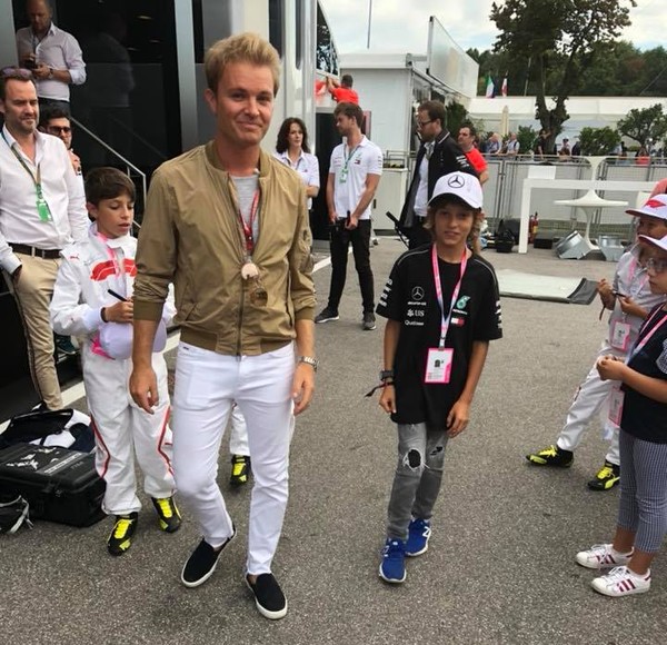 Kimi Antonelli e o ex-piloto da Mercedes Nico Rosberg no GP da Itália de F1 em 2018 — Foto: Reprodução/Redes sociais