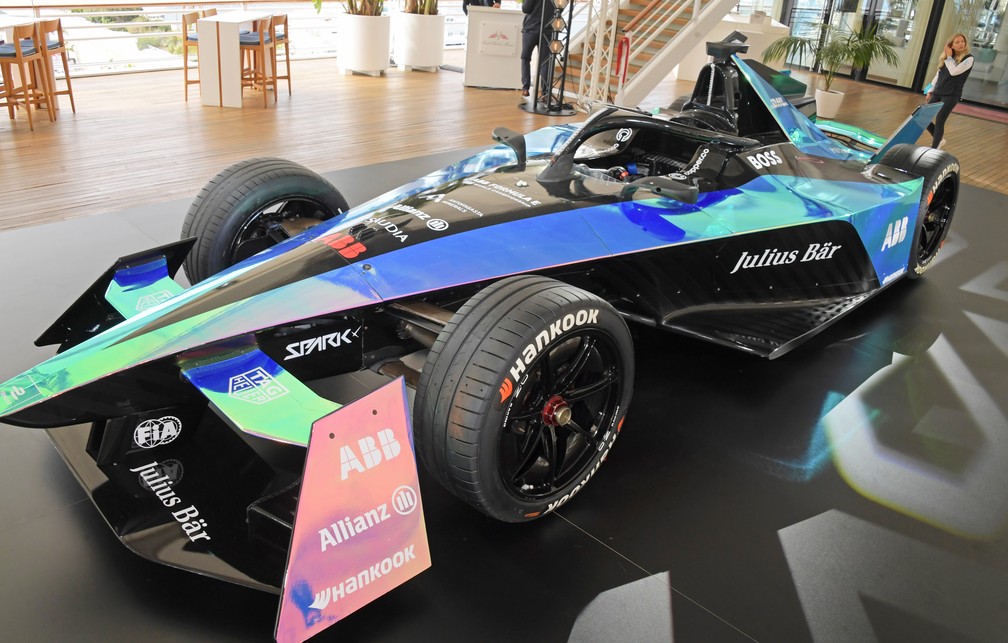 Fórmula E: carro elétrico de corrida de 3ª geração vai a 322 km/h