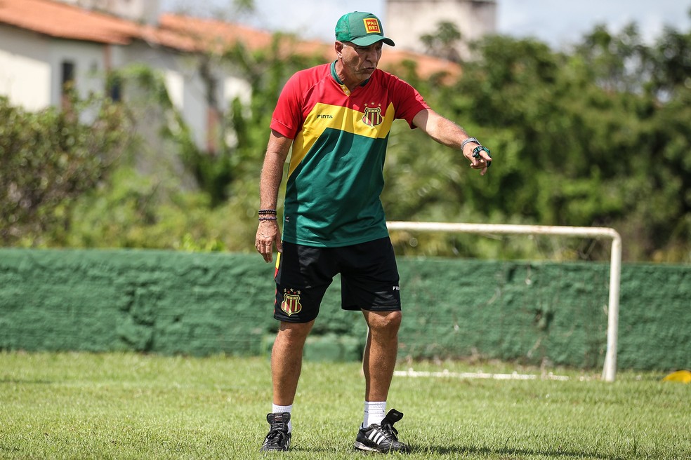 Márcio Fernandes durante treino do Sampaio Corrêa — Foto: Ronald Felipe/SCFC