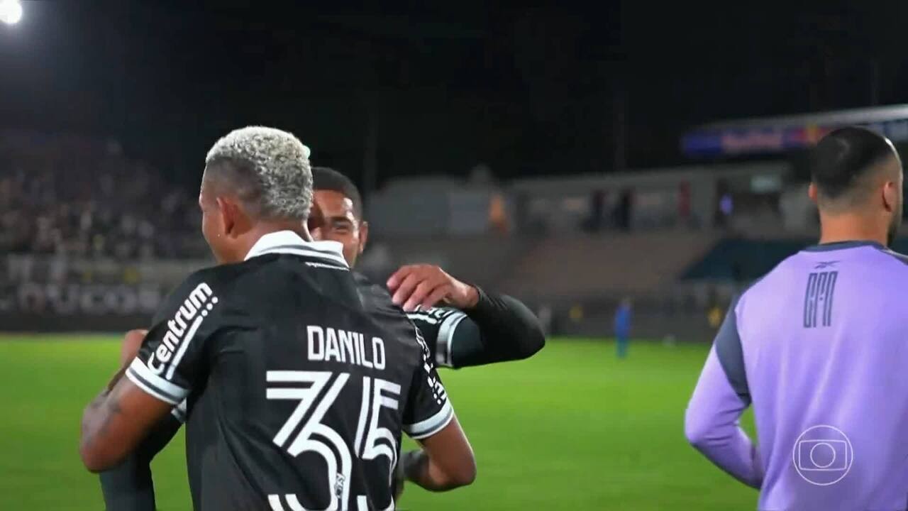 John se manifesta após quebra de negociação com West Ham: 