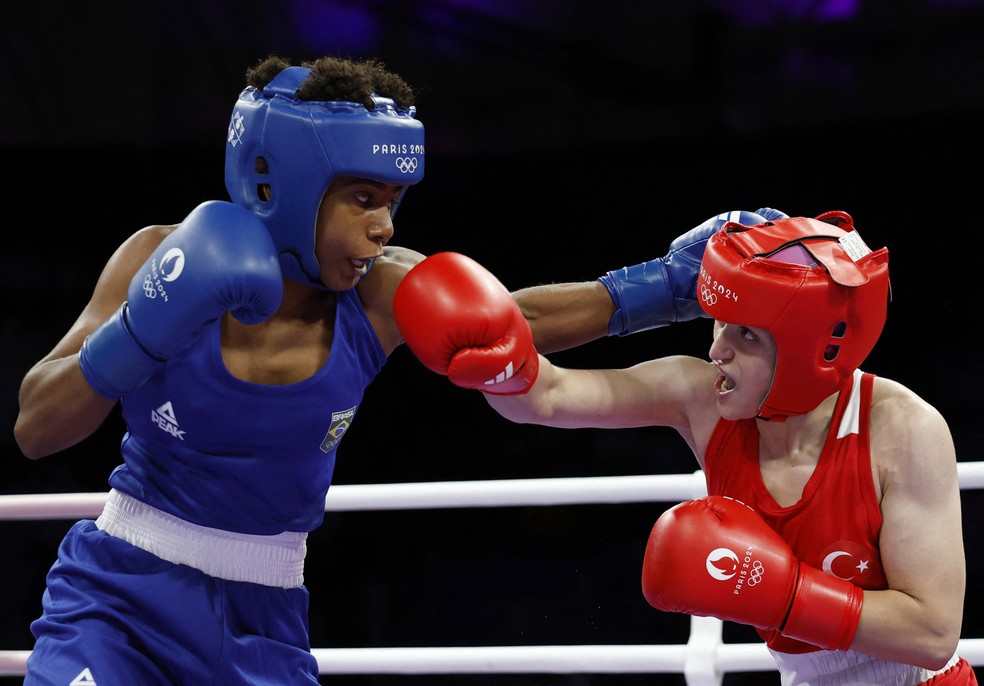 Jucielen Romeu x Esra Yildiz; Boxe; Paris 2024 — Foto: REUTERS/Peter Cziborra