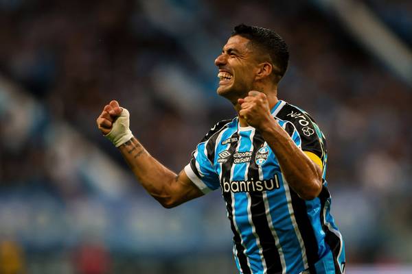 Grêmio: Suárez atinge 800 jogos oficiais por clubes na carreira e bate recorde em uma temporada