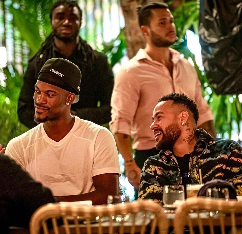 NBA: Parça de Neymar, Jimmy Butler adota visual emo durante media day do  Miami Heat