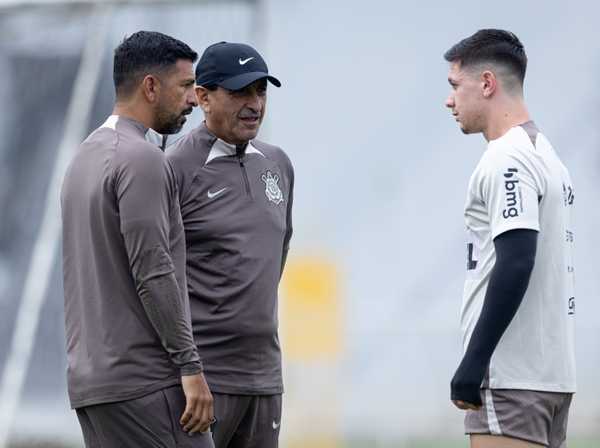 Treinador Ramón Díaz lidera primeira atividade com elenco completo no Corinthians
