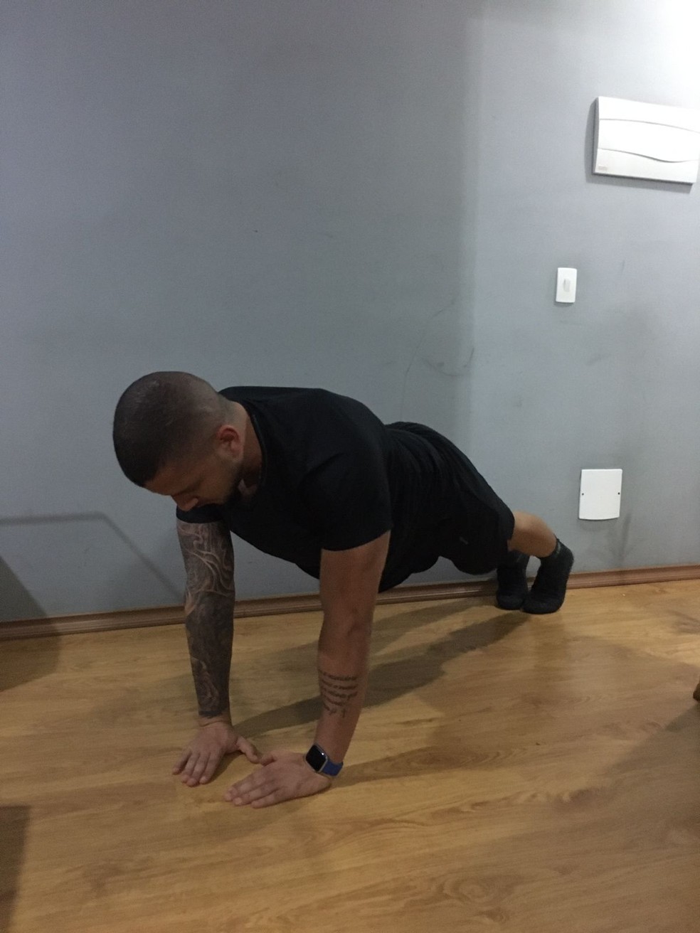 Plank Com Exercício Hip Dip, Fitness De Treino De Mulher, Aeróbica