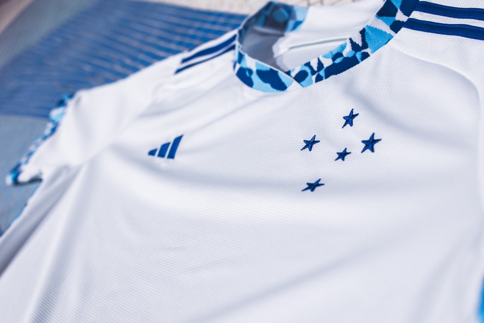 Nova camisa do Cruzeiro — Foto: Divulgação/adidas