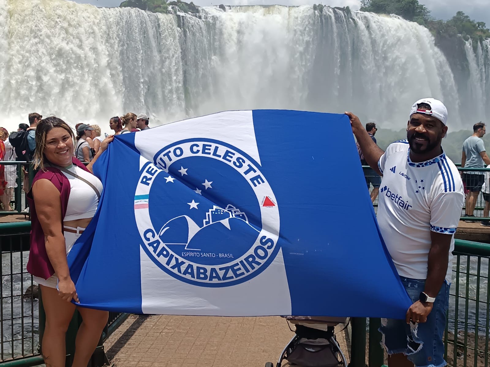 Torcedor do Cruzeiro: de Lua de Mel à Camisa Escondida na Árvore