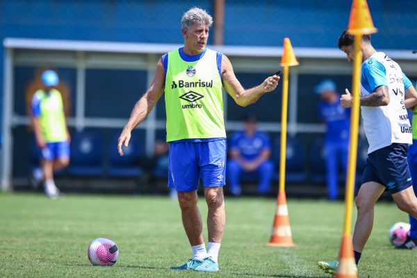 Renato precisa reformular setor ofensivo do Grêmio diante do Atlético-GO; confira opções.