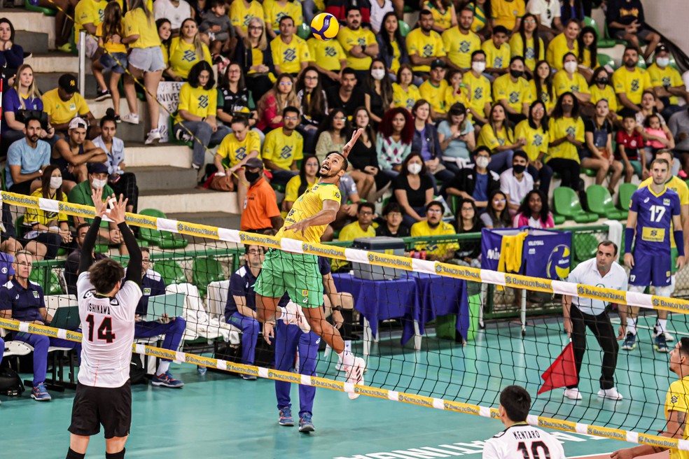 Brasil leva jogo para tie-break, mas é superado pelo Japão na Copa dos  Campeões de vôlei feminino — Rede do Esporte