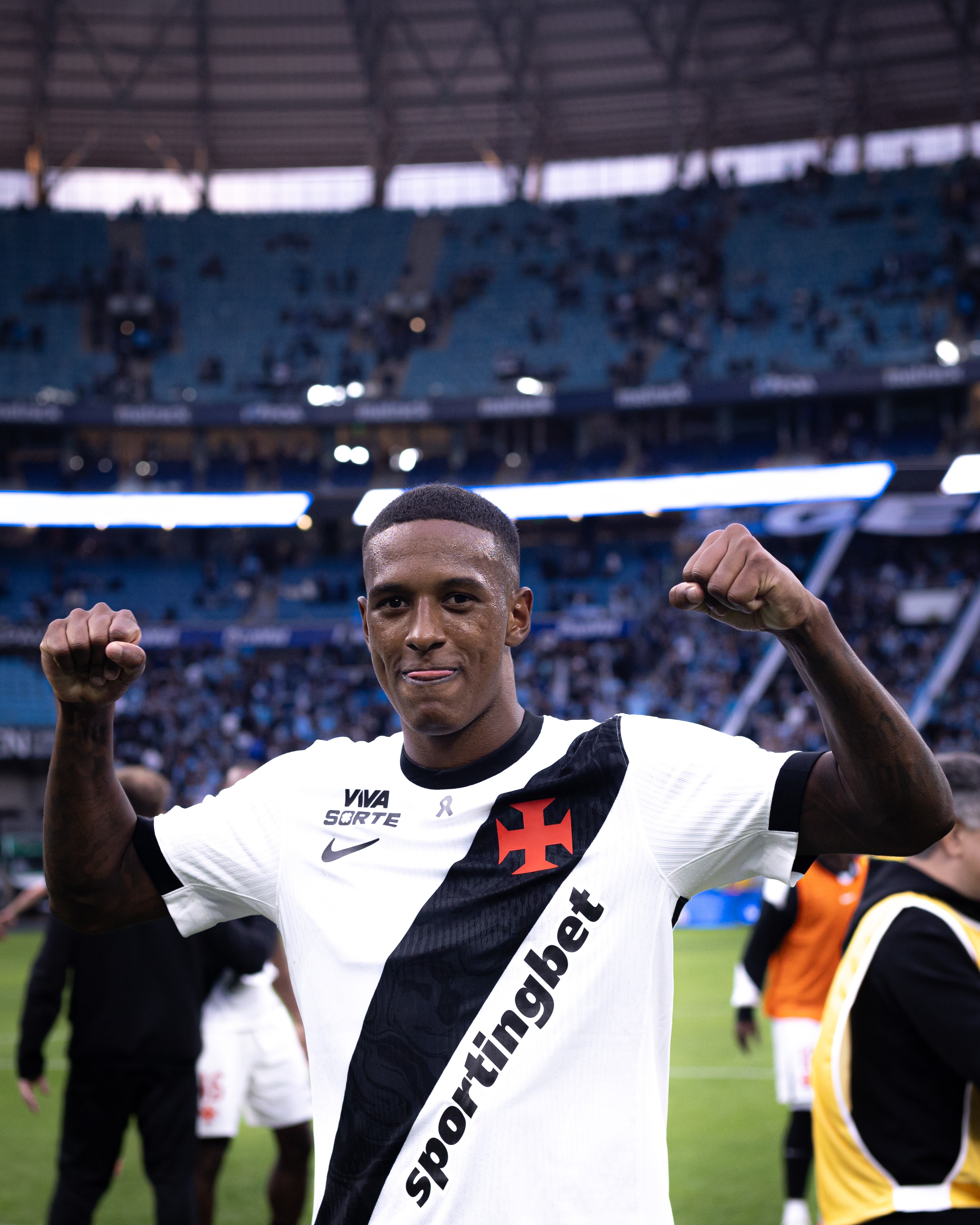 Após janela, Vasco avalia futuro de atletas emprestados e inicia tratativas por renovações no elenco