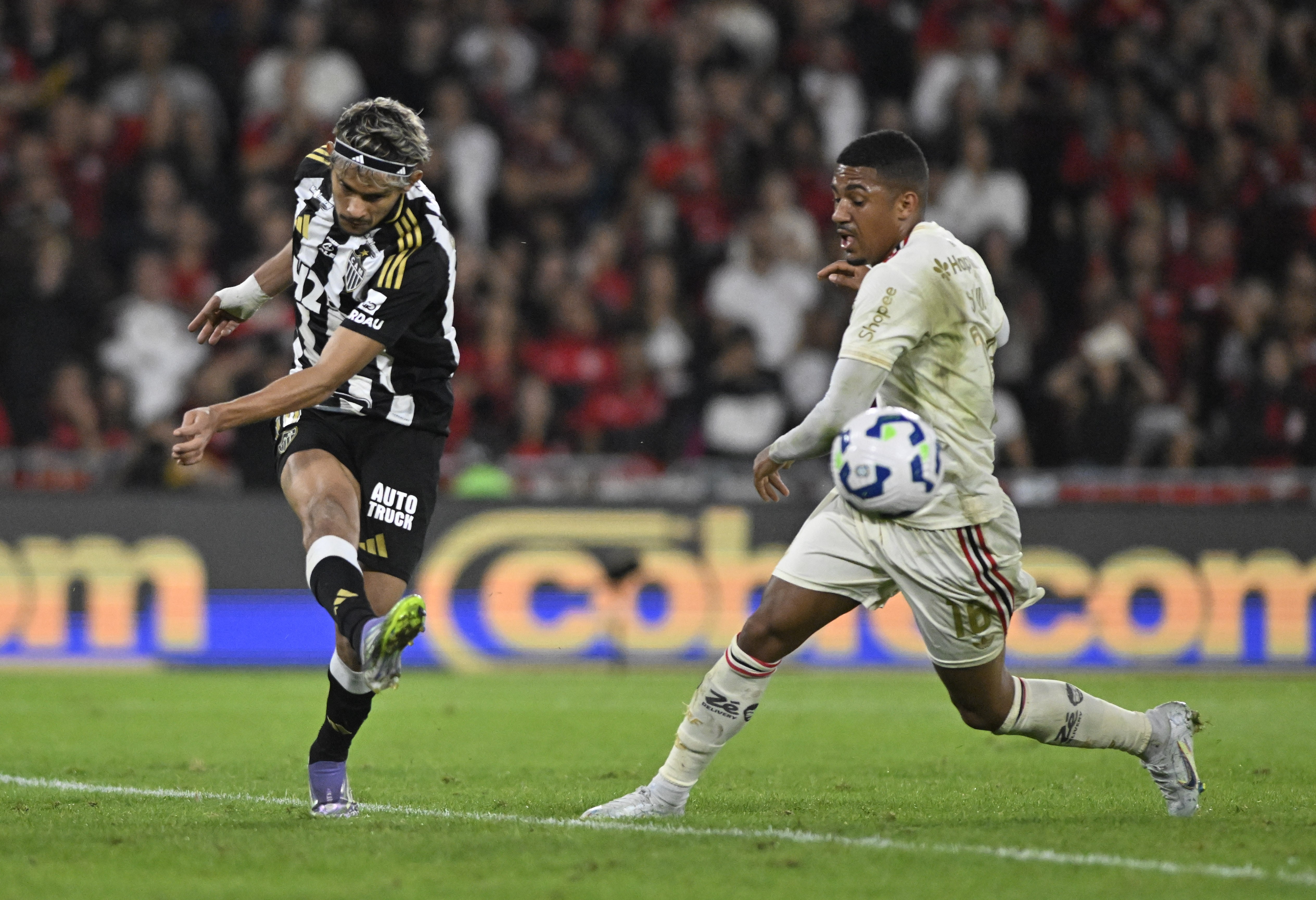 Flamengo fez experimentos no Maracanã