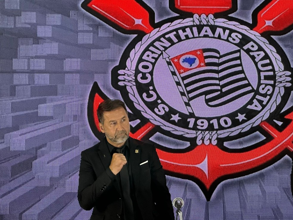 Augusto Melo, presidente do Corinthians, não pretende nomear novo diretor de futebol