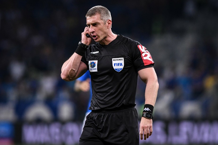 ERRO DE ARBITRAGEM? Internautas apontam possível falha em gol do Corinthians