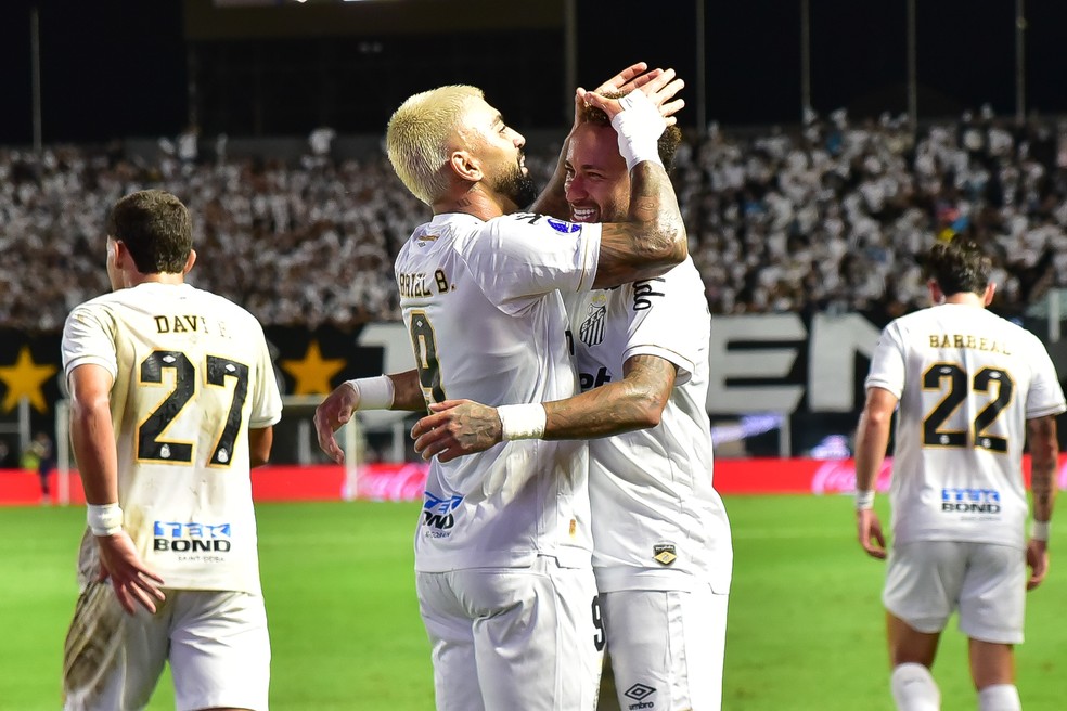 Neymar e Gabigol em Santos x Macará — Foto: Jota Erre/AGIF