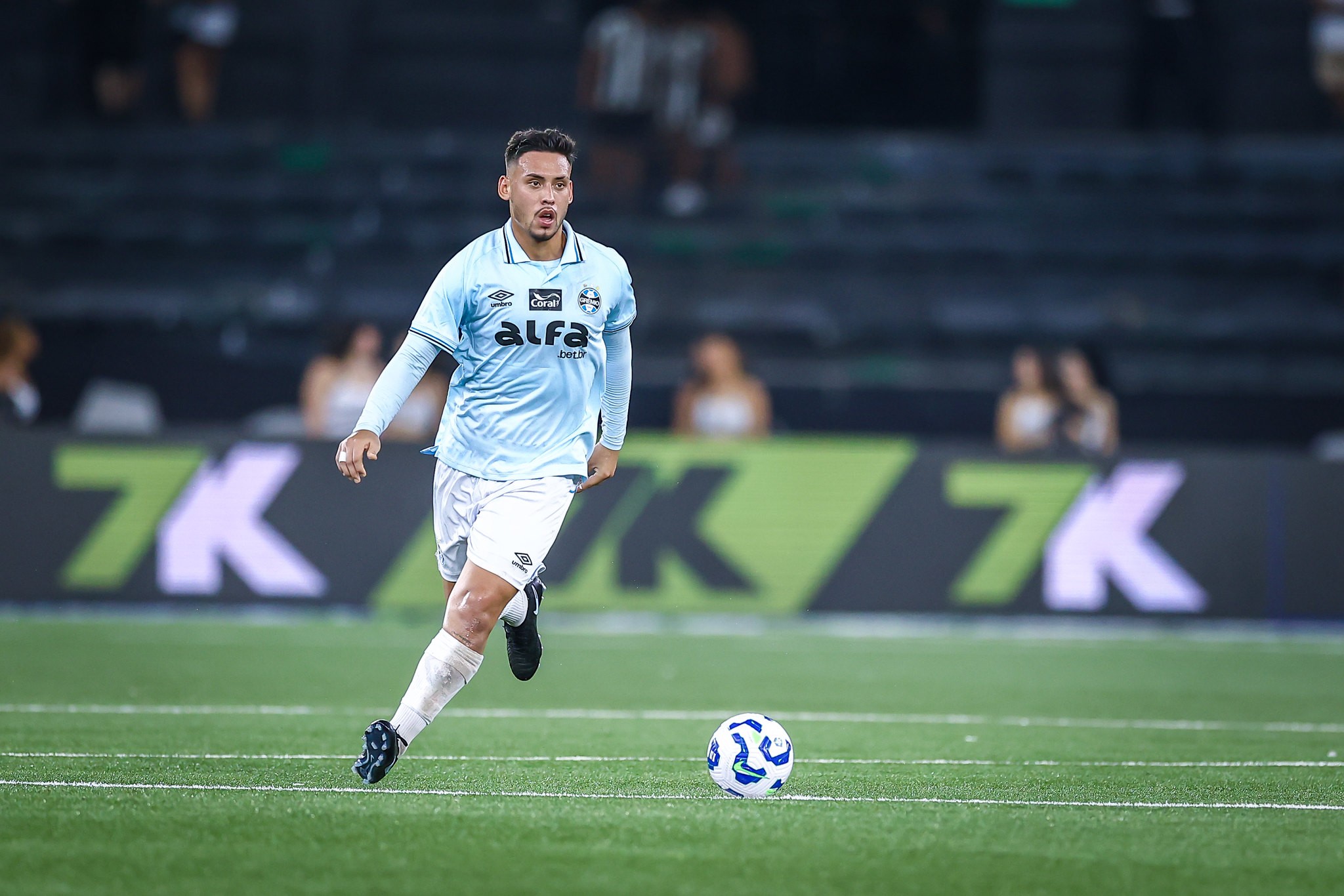 Noriega sofre lesão no tornozelo e desfalcará Grêmio durante toda temporada