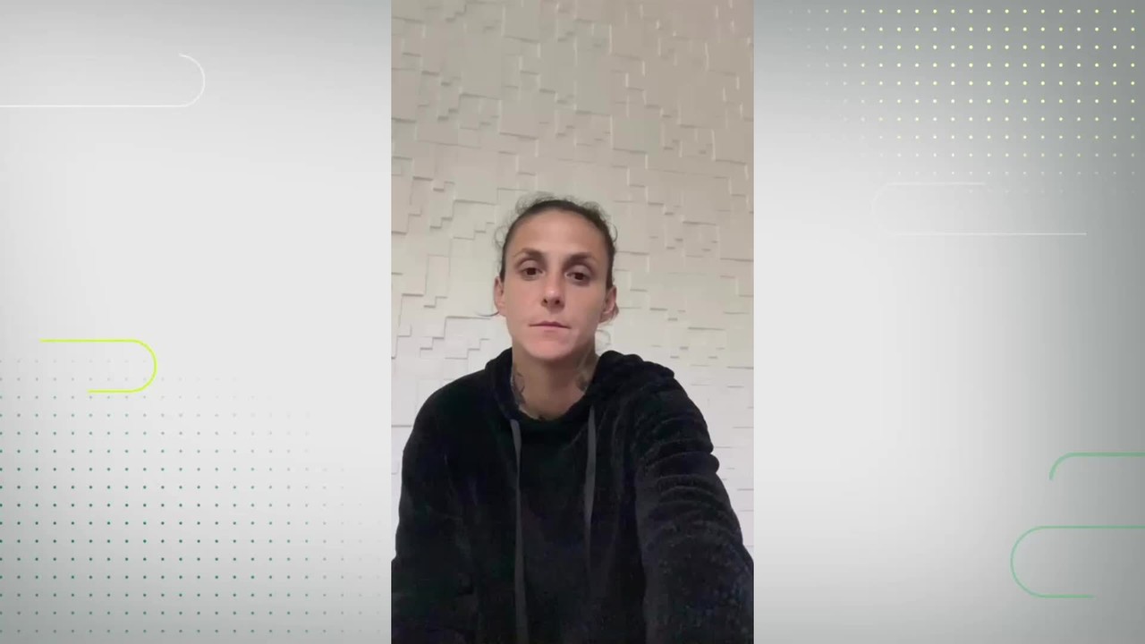 Darlene pede desculpas ap&oacute;s gesto obsceno em jogo do Flamengo