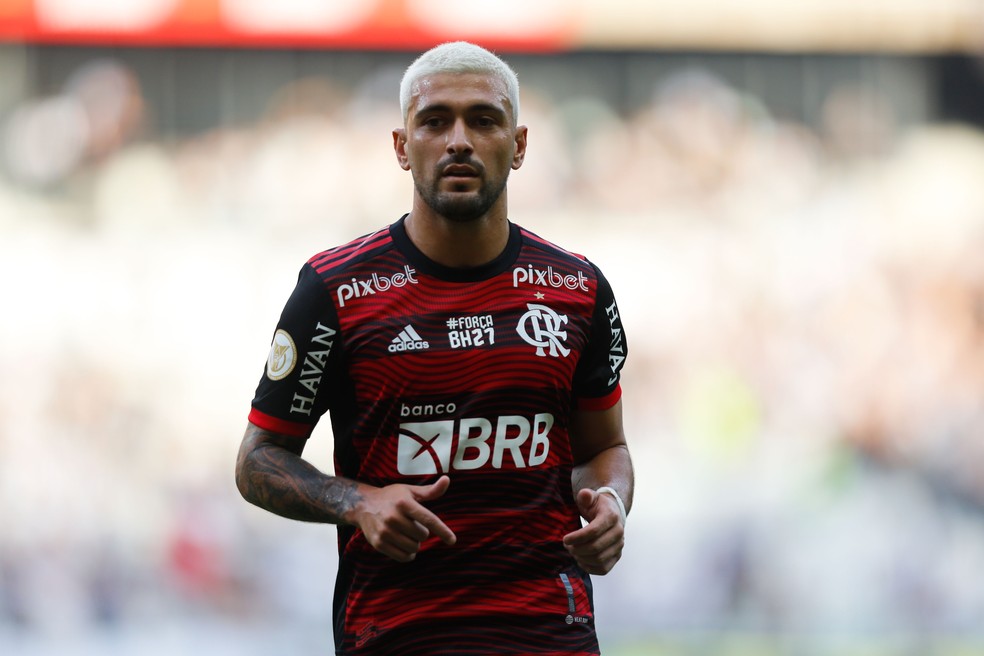 SAIU! Sem Arrascaeta, Flamengo divulga escalação para jogo contra o  Palmeiras, pelo Brasileirão