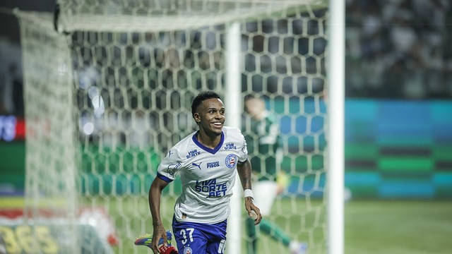 Kayky comemora gol do Bahia sobre o Palmeiras