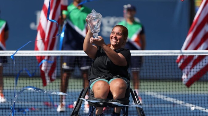 Olimpíadas: Tenista espanhola abandona partida em cadeira de rodas por  forte calor