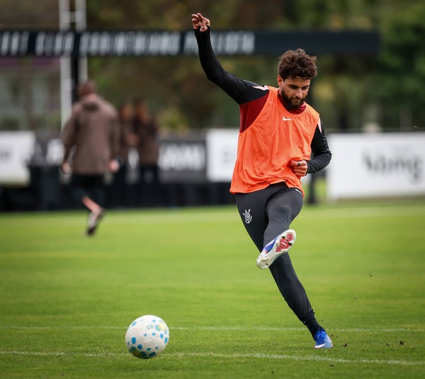 Diniz aproveita mini pré-temporada para fazer grandes ajustes no Corinthians