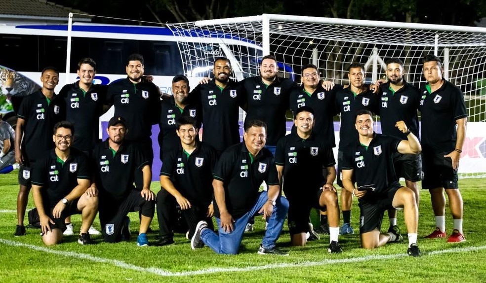 Diretoria, comissão técnica e profissionais do Uirapuru — Foto: Divulgação