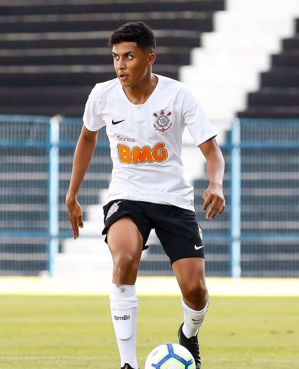 Kauê jogou na base do Corinthians — Foto: Reprodução/Instagram