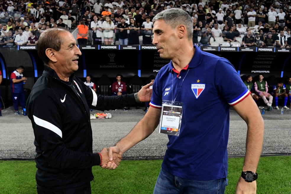 Ramón Díaz e Juan Pablo Vojvoda em Corinthians x Fortaleza