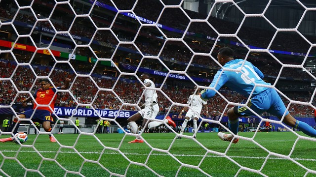 Lamine Yamal marca para a Espanha contra a Arábia Saudita