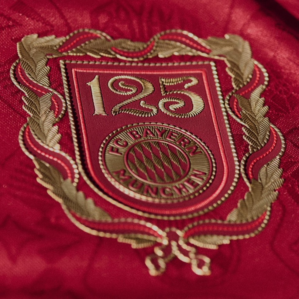 Aniversário do Bayern é retratado dentro do escudo do clube — Foto: Bayern de Munique/Divulgação