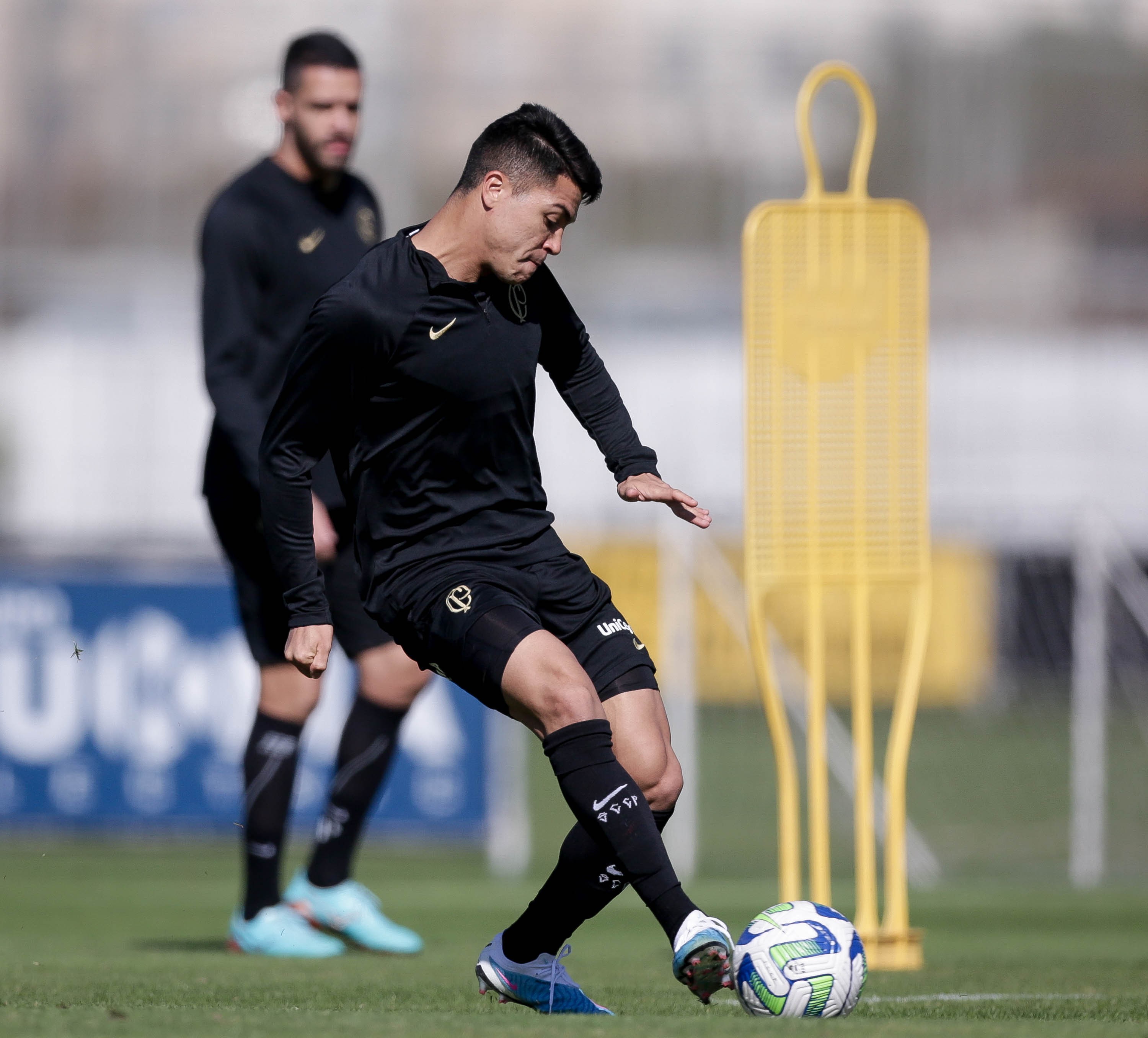Atlético-GO negocia empréstimo do volante Roni, do Corinthians | Ge