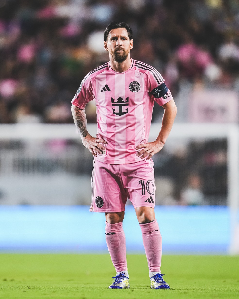 Messi em campo para Cavalier x Inter Miami em Kingston, na Jamaica — Foto: Inter Miami/Divulgação