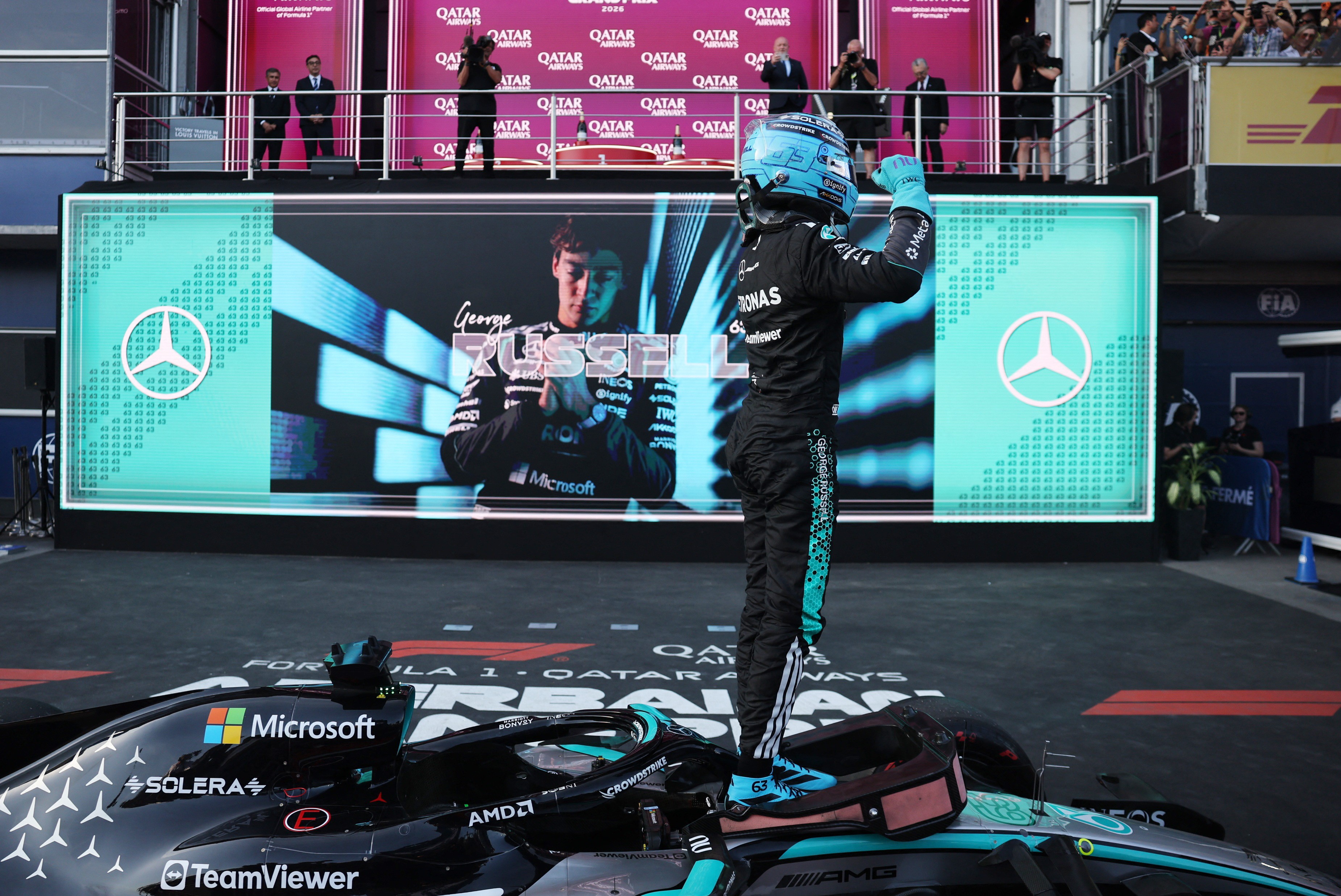 GP do Azerbaijão: Russell segura Verstappen por 0s1 e vence; Bortoleto é 13º
