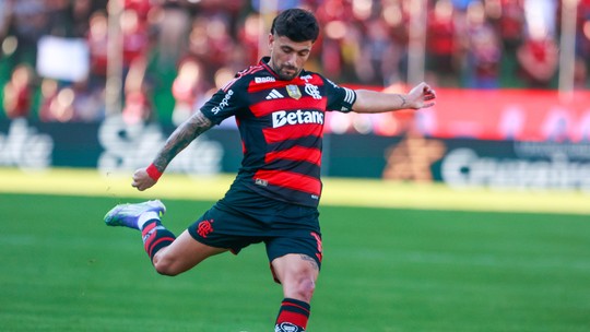 Arrascaeta coloca permanência de Filipe Luís como diferencial: "Estamos felizes com ele" - Uruguaio abriu o placar na vitória sobre o Juventude no Alfredo Jaconi e chegou a 13 gols marcados no Brasileirão