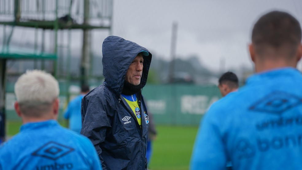 Renato Portaluppi comanda treino do Grêmio no CT do Coritiba — Foto: Grêmio/Divulgação