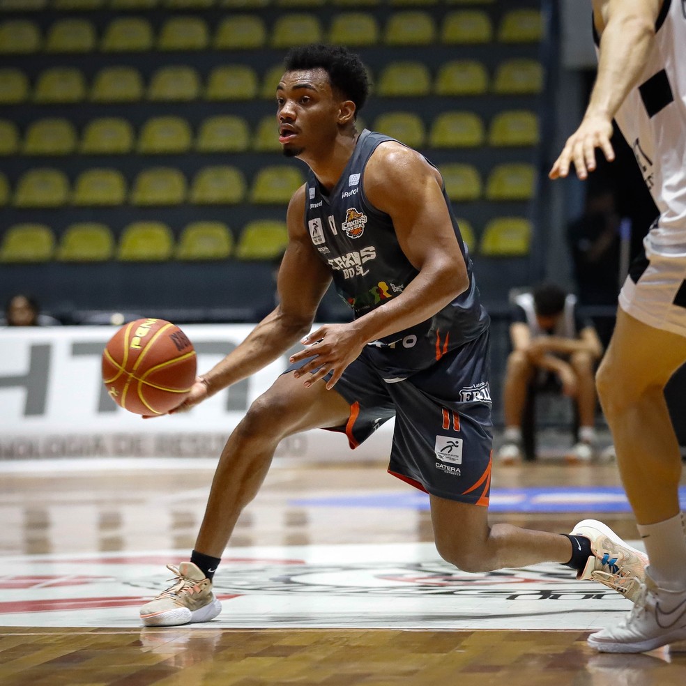Gabriel em ação pelo Caxias do Sul no NBB — Foto: @beto.miller/Corinthians