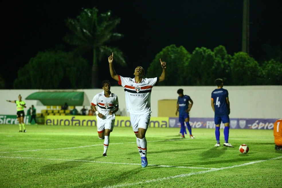 Gol de Ryan Francisco em São Paulo x Serra Branca, Copinha — Foto: Éder B Martins