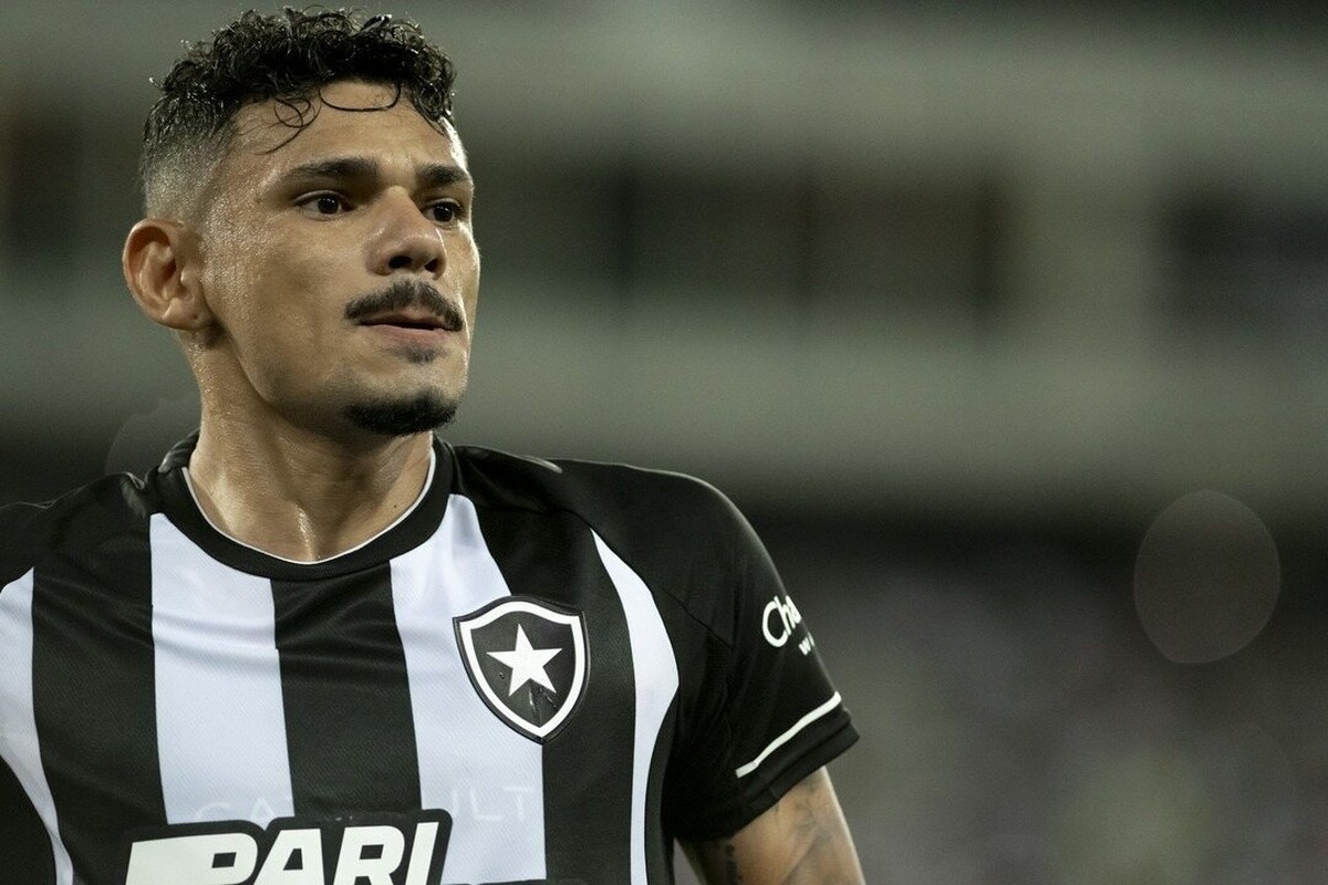 Com arbitragem confusa, Botafogo perde para o Vila Nova - Botafogo