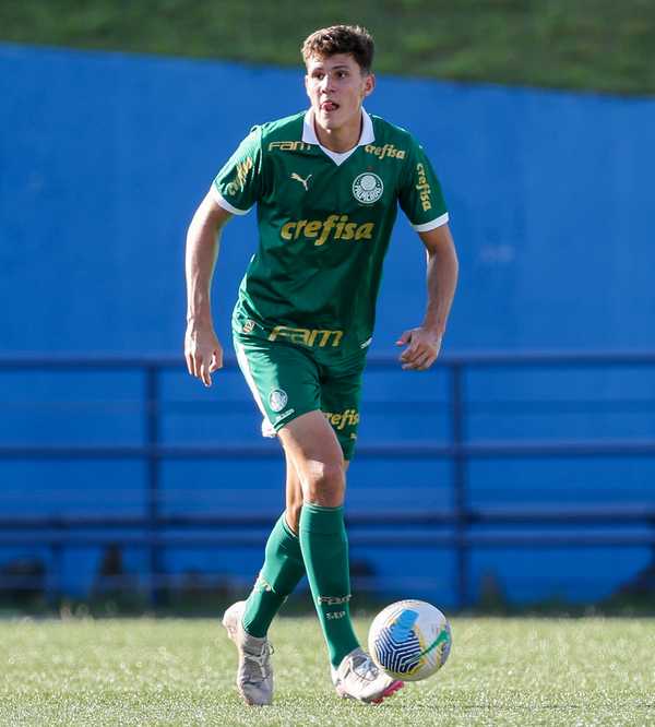 VAI RENOVAR! Palmeiras deve renovar com zagueiro canhoto de 1,97m de altura