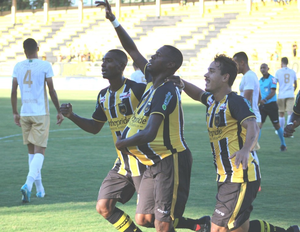 Gol Gol Futebol Com Quatro Cones Jogar Bola