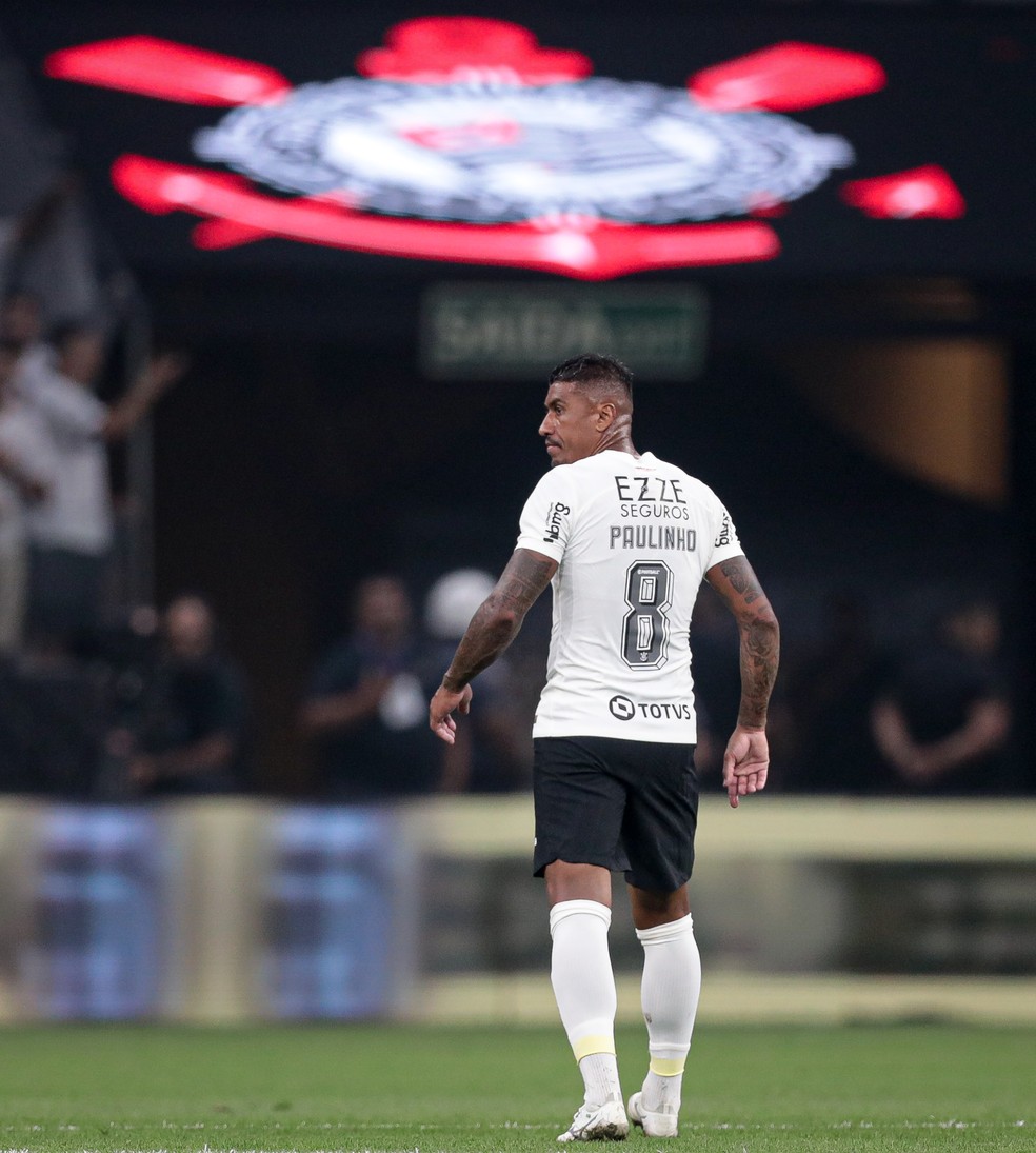 Paulinho com a camisa 8 do Corinthians no Brasileirão 2024