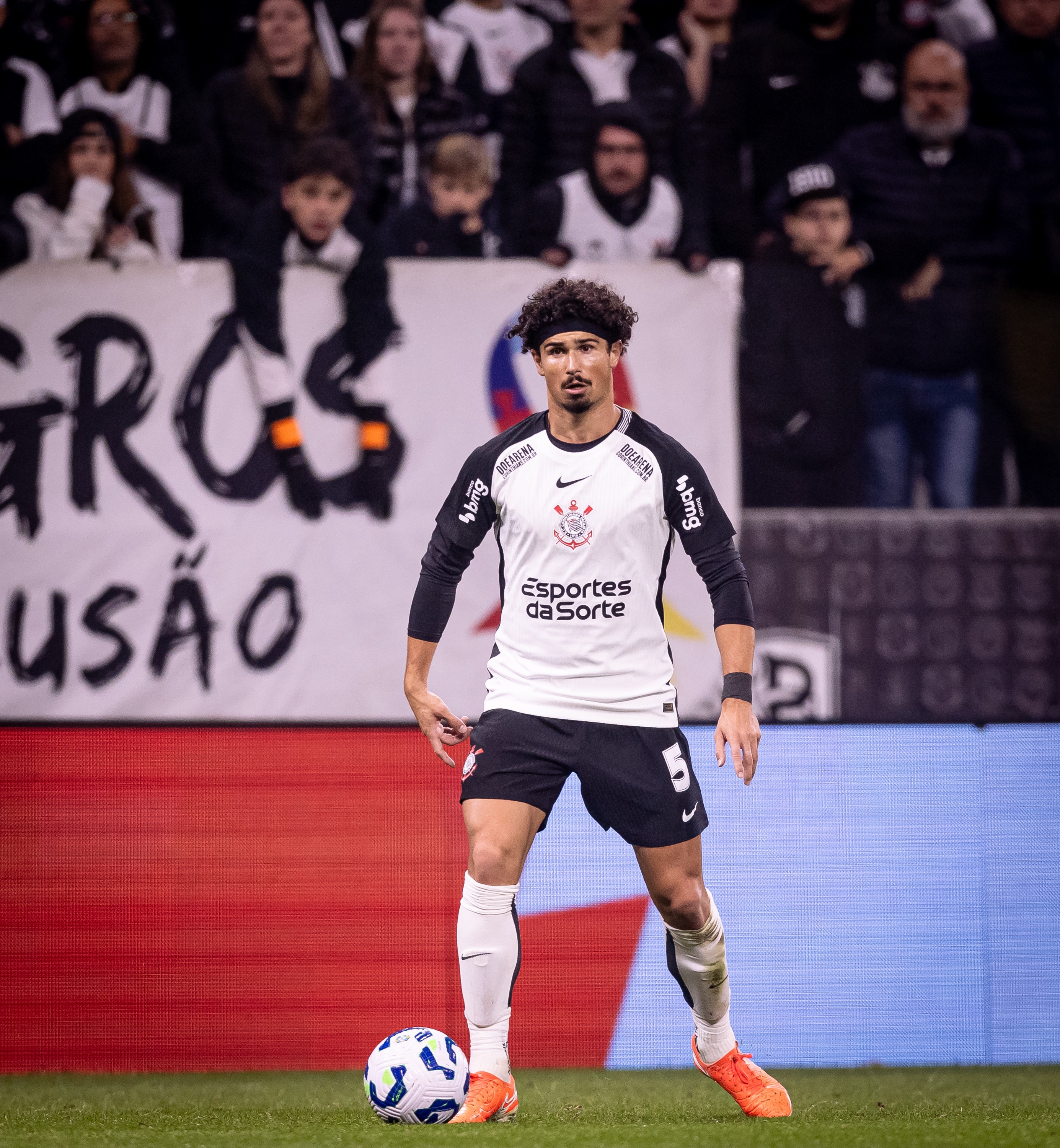 Corinthians aprimora defesa e mantém invencibilidade sob Dorival nas partidas.