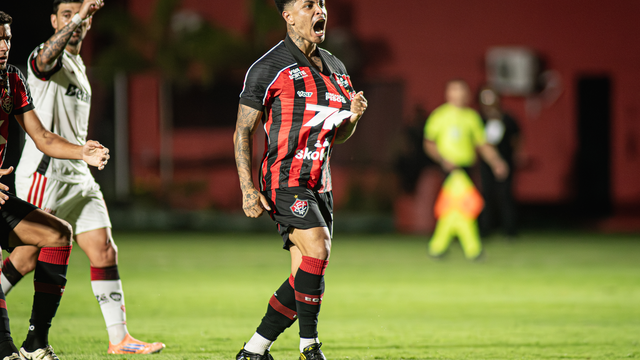Matheuzinho em Vitória x Flamengo