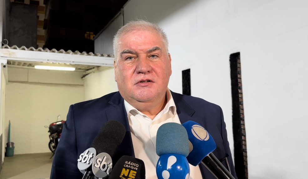 Rubens Gomes, o Rubão, ex-diretor de futebol do Corinthians na saída da delegacia — Foto: Bruno Cassucci