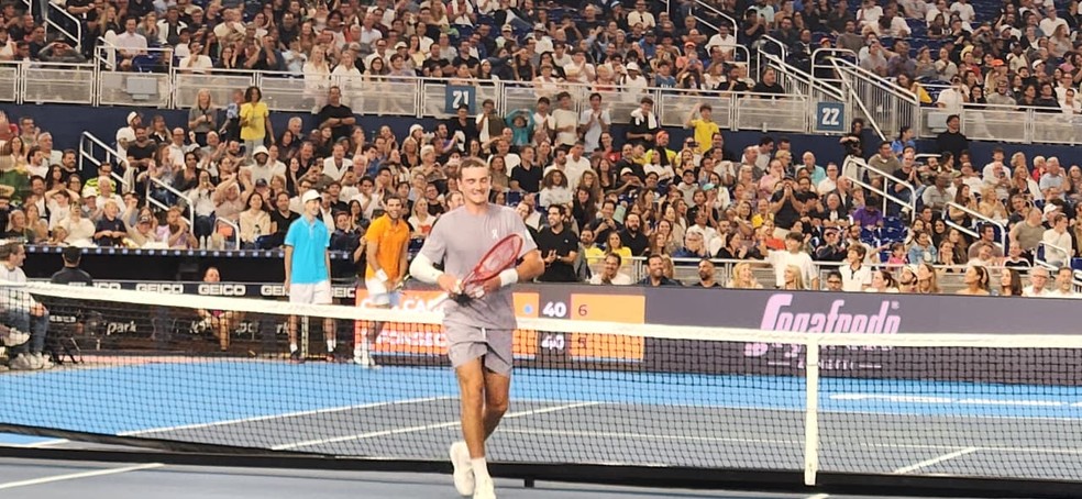 João Fonseca em partida contra Alcaraz em Miami — Foto: Marcel Merguizo