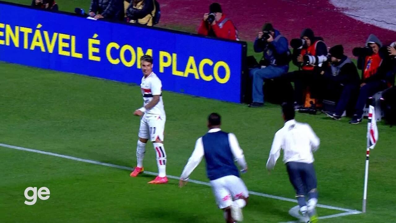 Viveros supera até gripe e tem início artilheiro no Athletico