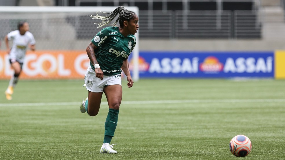 Atacante Chú Santos deixa time feminino do Palmeiras após fim de contrato