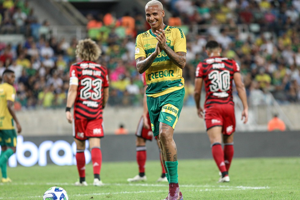 Deyverson em Cuiabá x Flamengo — Foto: AssCom Dourado